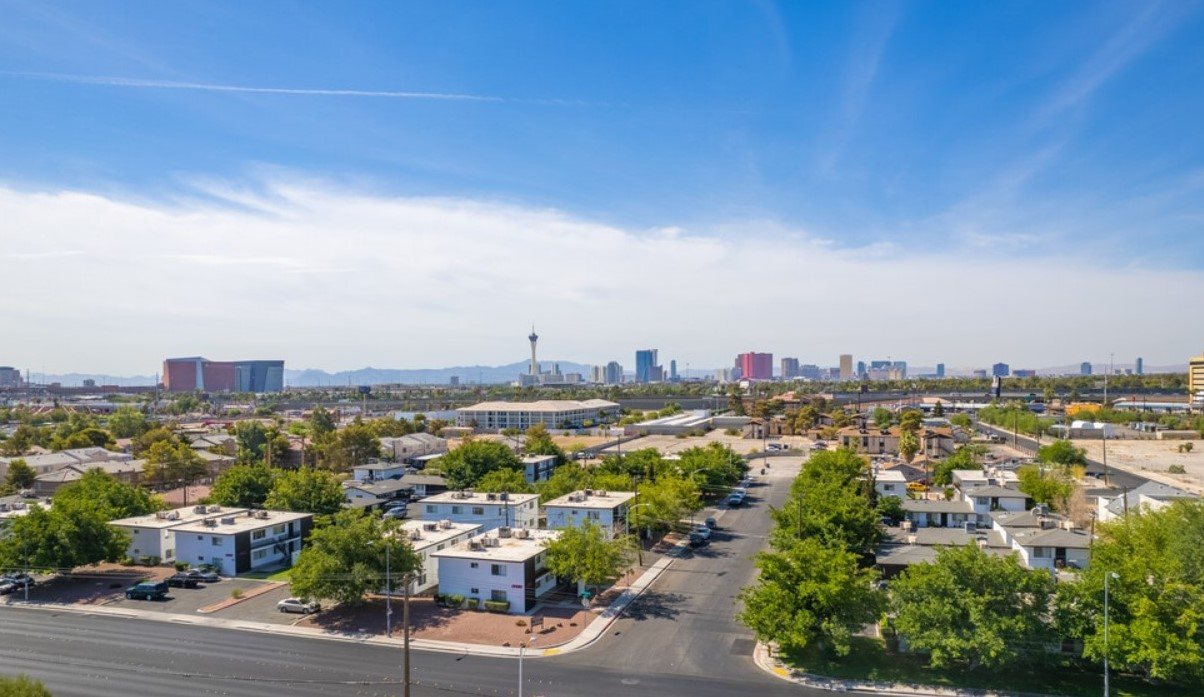 Stout Management Company | La Posada Apartments | Apartments For Rent in Las Vegas