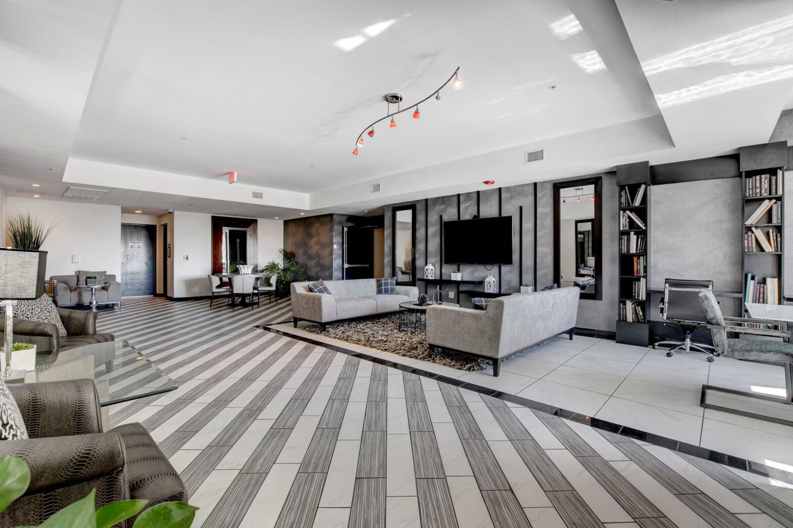 Stout Management Company | The Lennox | Apartments For Rent in Las Vegas, NV